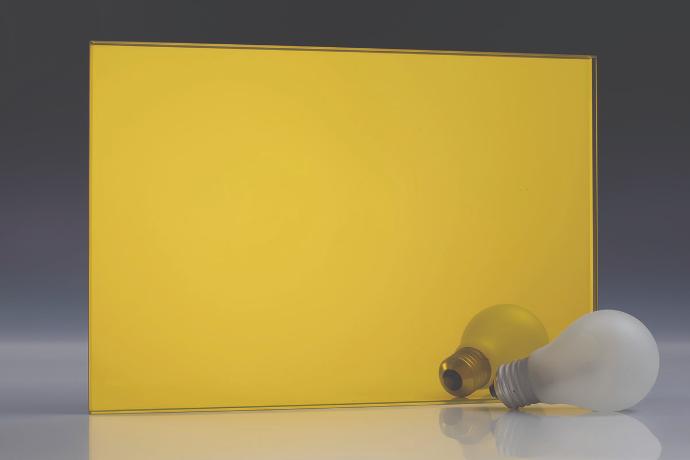 Yellow - color laminated mirrors - stakla i ogledala u boji - uzorak Četverokutni komad žutog ogledala i knjige na neutralnoj pozadini