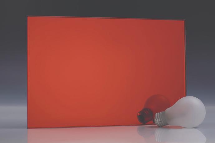 Red - color laminated mirrors - stakla i ogledala u boji - uzorak Četverokutni komad crvenog ogledala i knjige na neutralnoj pozadini