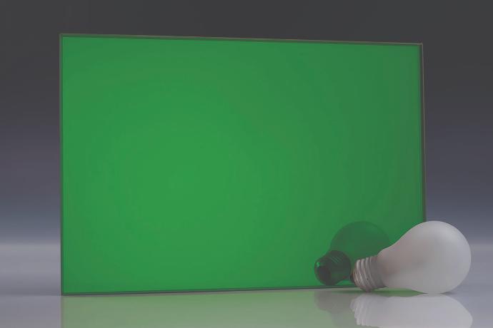 Green - color laminated mirrors - stakla i ogledala u boji - uzorak Četverokutni komad zelenog ogledala i knjige na neutralnoj pozadini
