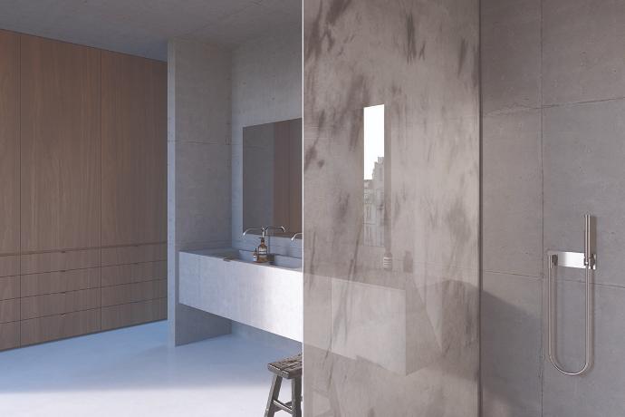 Moderno uređena kupaonica s poluprozirnom staklenom pregradom, ogledalom, umivaonikom i tušem