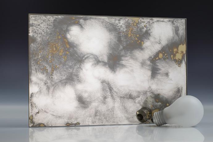 Open silver gold - silver sedimentation - antique mirror - sample A square mirror piece with gold flecks and a light bulb on a neutral background